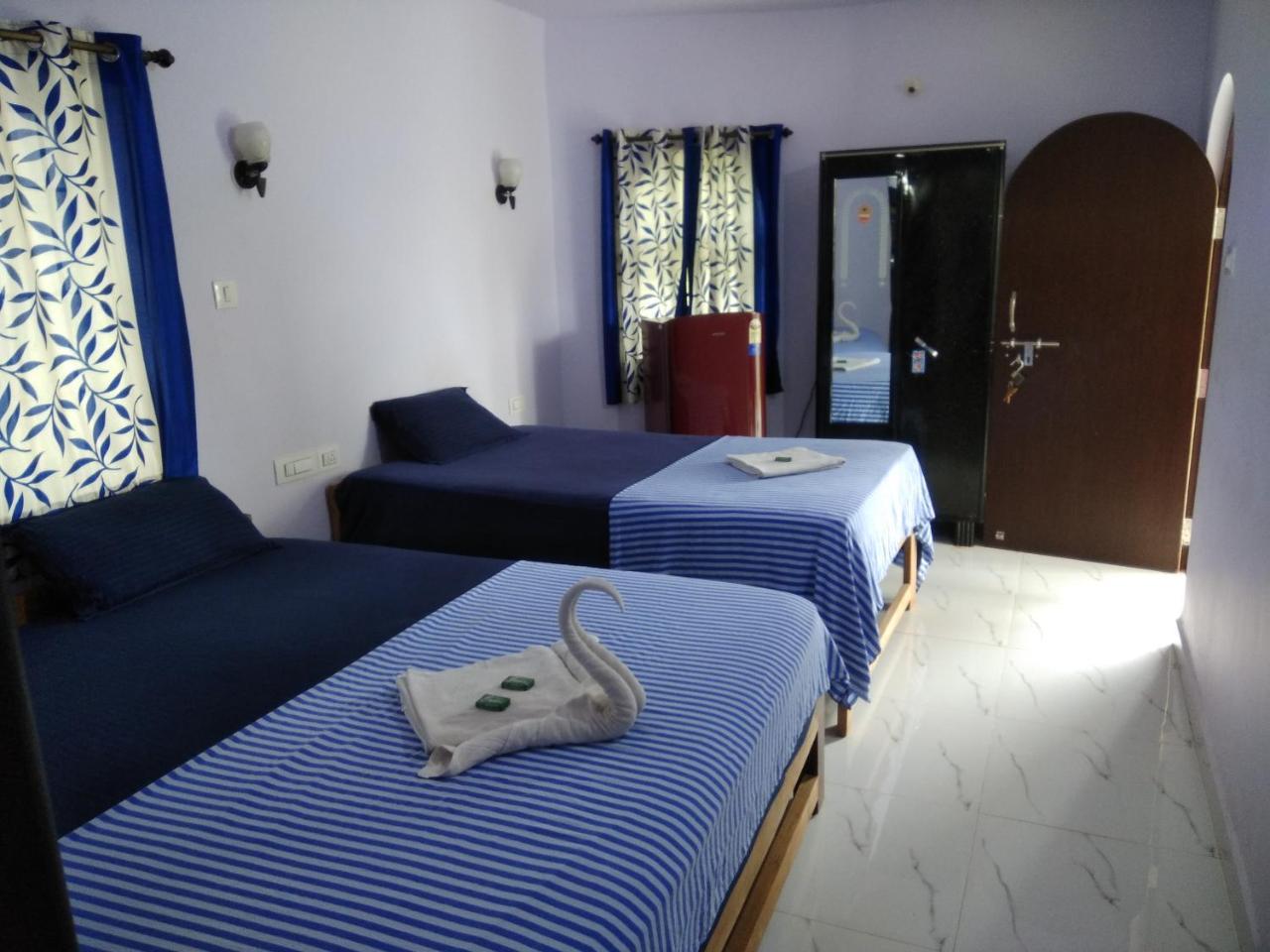 Swati Hotel Arambol Bagian luar foto